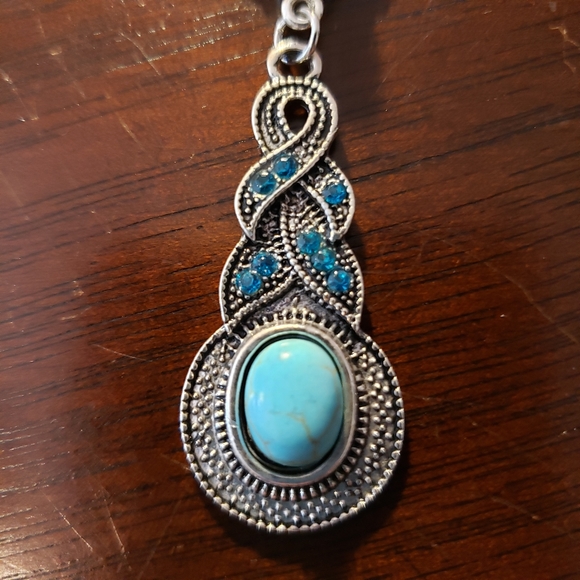 Simulated Turquoise Silvertone Necklace New - Picture 2 of 3
